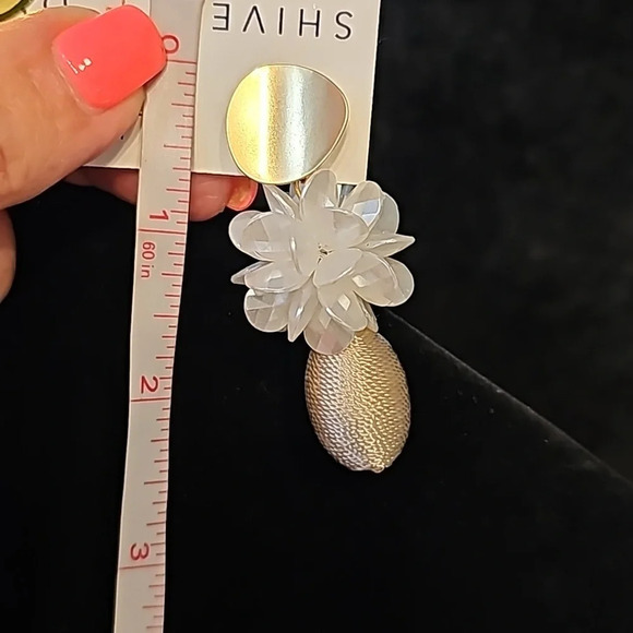 Shiver and Duke Earrings. NWOT - Picture 7 of 7